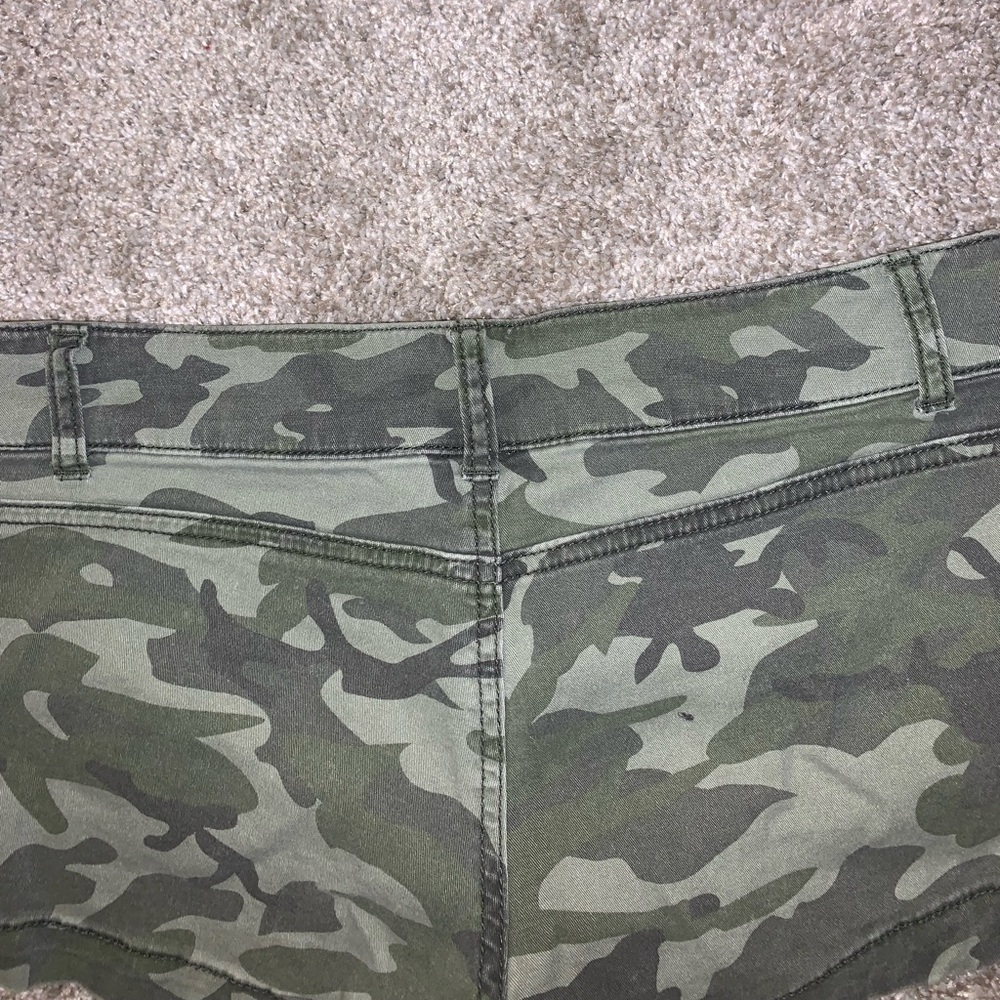No Boundaries Juniors Green Camo Jean shorts sz 9 - Picture 9 of 9